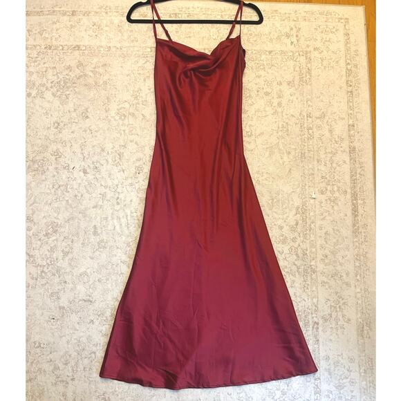 Deep red satin midi slip dress soft draped cowl neck adjustable spaghetti straps - Picture 2 of 8